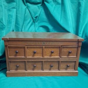 vintage wooden jewelry box With Veloures Pro